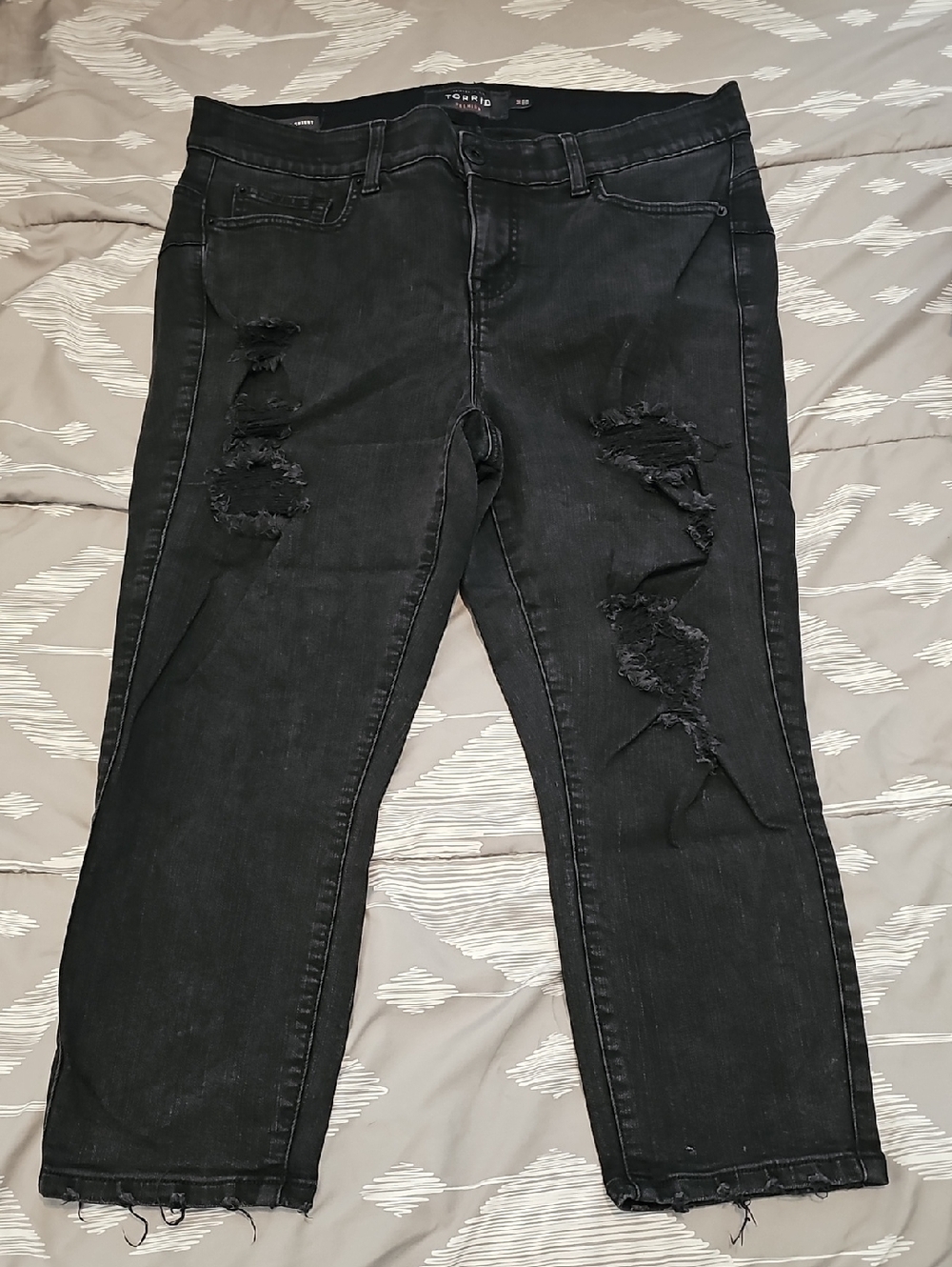 Torrid Premium BOMBSHELL Charcoal Black Ripped Skinny Crop Jeans